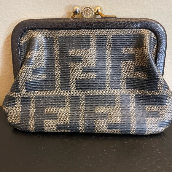 ❌SOLD❌ RARE Fendi Zucca Monogram Snap Close Coin Purse - Picture 3 of 9